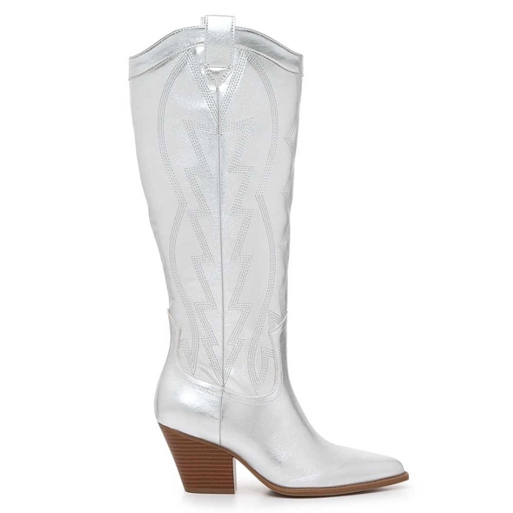 Silver cowboy boots women’s 7.5 metallic silver never worn! Cowgirl Summer 🩷